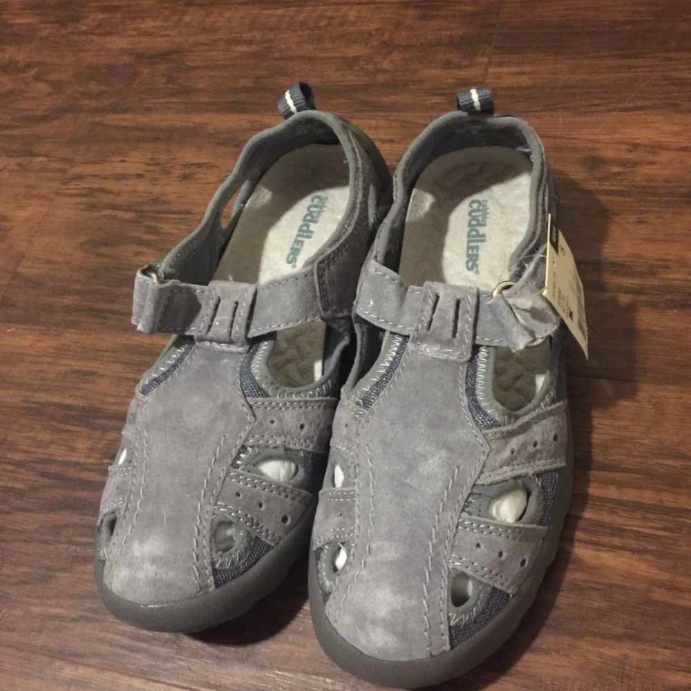 NWT Cobbie Cuddlers Girl’s Sandals shoes  Size 5